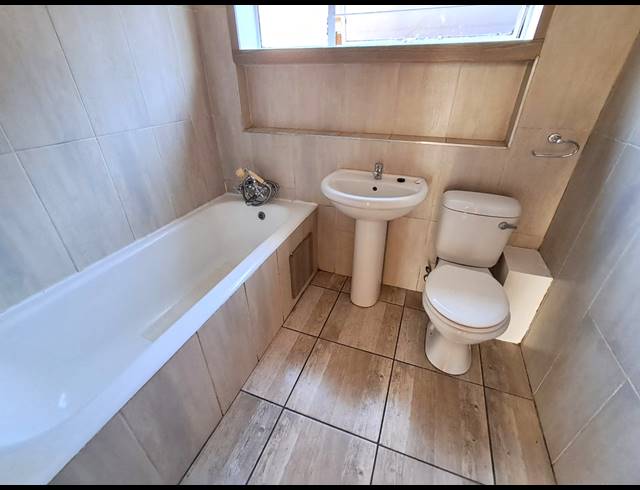 3 BEDROOM FLAT TO LET IN THREE RIVERS